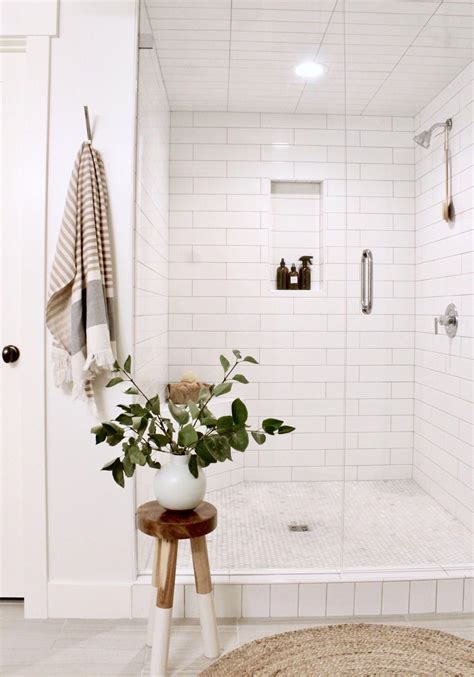 Revamp Your Bathroom With These White Bathroom Tile Ideas