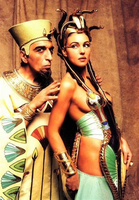 Monica Bellucci Desnuda En Astérix Y Obélix Misión Cleopatra