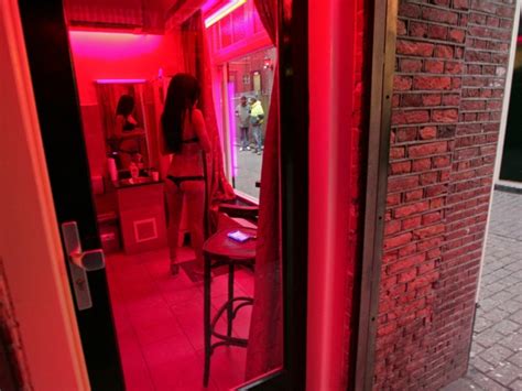 Les Prostituées Damsterdam Contre Un Baisser De Rideau Du Quartier Rouge Challenges