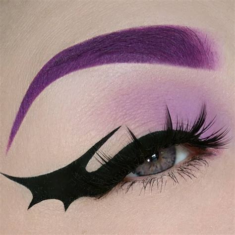 Bat Eyeliner Trend Popsugar Beauty Punk Makeup Gothic Makeup Edgy