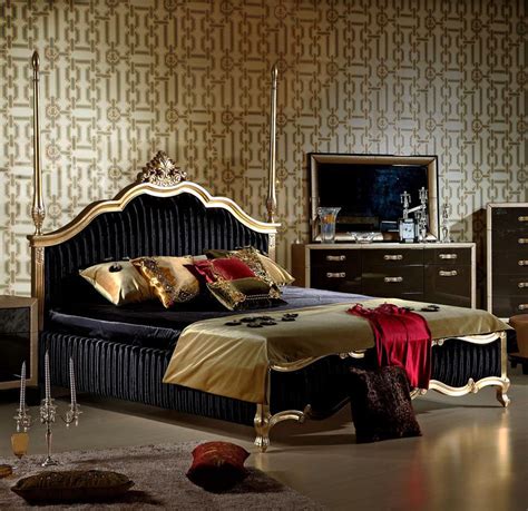 Black and gold bedroom furniture. shinyinterior.com | Gouden slaapkamer, Slaapkamer, Bed