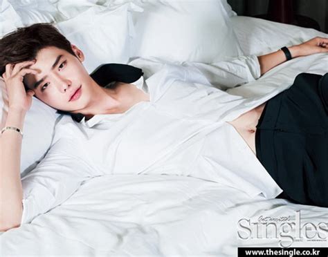 ประวัติอีจงซอก (lee jong suk) ชื่อ: ลีจงซอก คอนเฟิร์มรับบทนำใน Pinocchio คู่กับ ปาร์คชินฮเย แล้ว