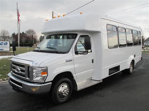 2014 Elkhart Coach Ecii Ford 25 Passenger Shuttle Bus