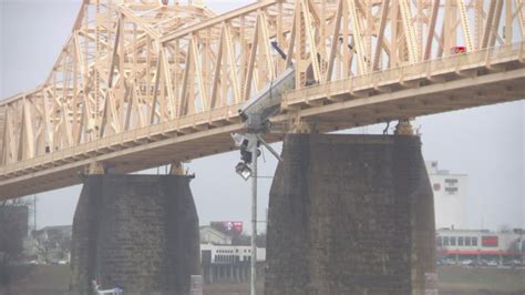 Clark Memorial Bridge Closed Must Be Inspected After Semi Crash
