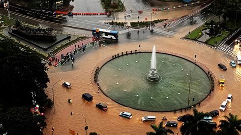 Tagar #aniesdimana hingga hujan yang mengguyur jakarta pada 1 januari 2020 tercatat memecahkan rekor sejak 1996, menurut kepala. Menilai Strategi Anies Baswedan Tangani Banjir Jakarta - Laporan Utama - majalah.tempo.co