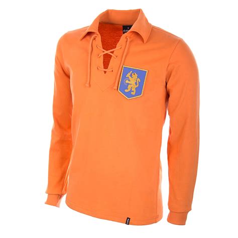 Well you're in luck, because here they come. Nederlands Elftal retro shirt 1950 - Voetbalshirts.com