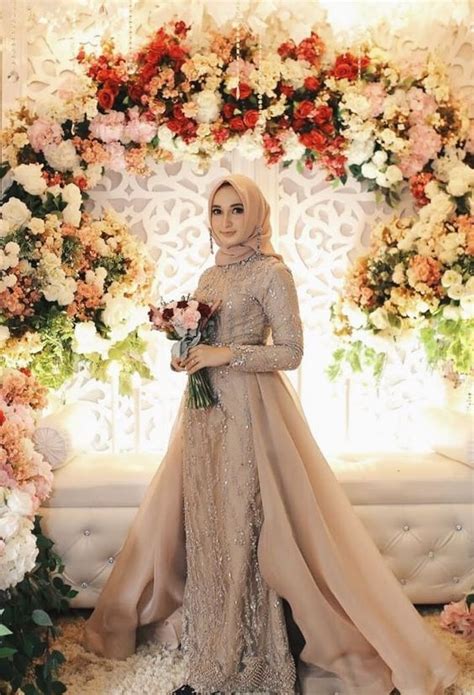 Elegant Hijab Bridal Look Ideas To Wear At Your Wedding Day Gaun