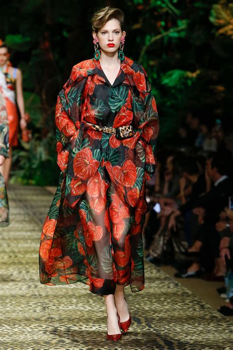 Discover Videos And Pictures Of Dolce And Gabbana Summer 2020 Womenswear