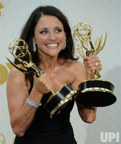 Photo Julia Louis Dreyfus Wins At Primetime Emmys In Los Angeles