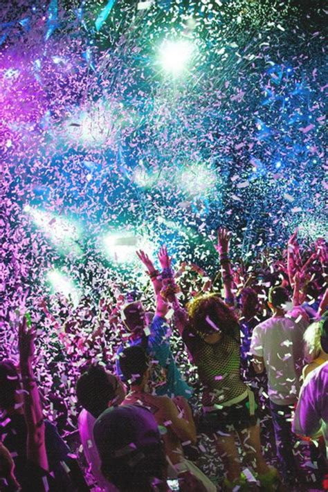 15 Things You Need To Know About Dating A Rave Girl