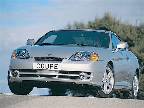 The tiburon looks to thrill, but there's more excitement in the sonata. HYUNDAI Coupe / Tiburon specs & photos - 2001, 2002, 2003 ...