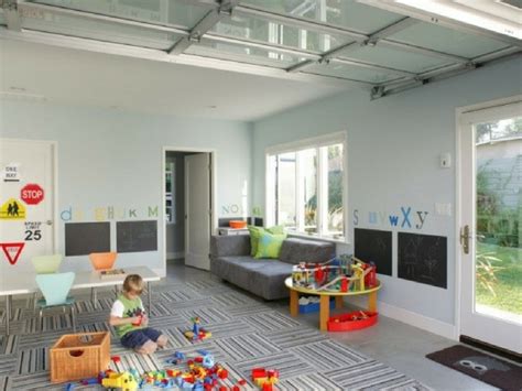 ¡sólo tienes que utilizar su imaginación para decorar tu casa de tus sueños! Transforming a Garage into a Playroom - Mom With Five