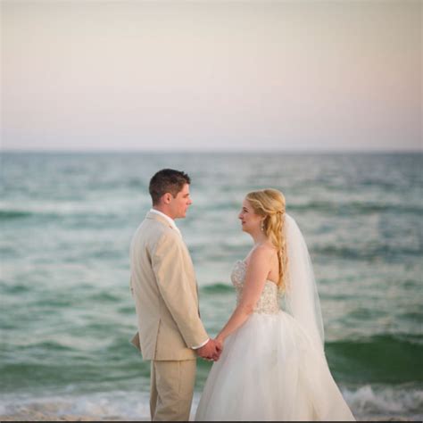 Unlike some pensacola beach hotels, hilton pensacola overlooks the stunning emerald waters of the gulf of mexico. Pensacola Beach Weddings | Holiday Inn Resort Hotel | FL