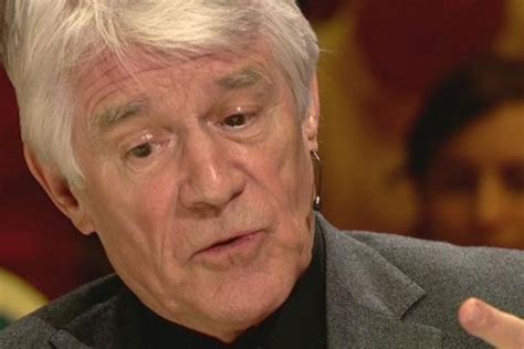 Media in category kees van kooten. Kees van Kooten schrijft het Groot Dictee