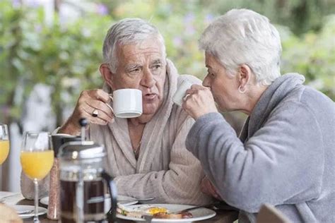 老年人吃不下钙片不妨配上果汁 用药指导 振东健康网