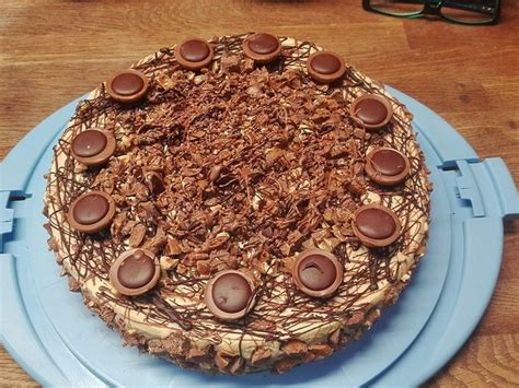 Bei uns gab es zwischen all den leckeren weihnachtsspeisen im letzten jahr auch noch einen super leckeren kuchen. Toffifee-Torte | Rezept | Toffifee torte, Kuchen und ...