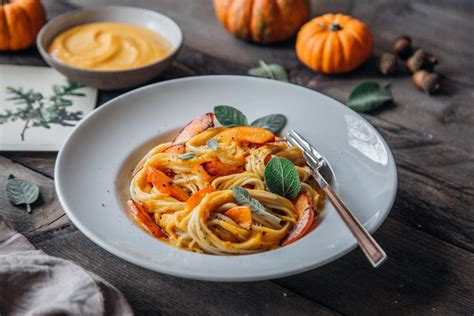 Pasta mit cremiger Kürbissauce