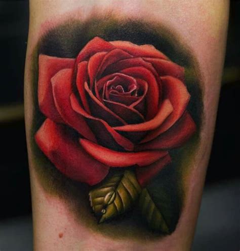 The vibrant red of the petals has a dark side with black ink smudged across her back and into the petals. Tattoo Red Rose | Rose tattoos, Rose tattoo sleeve, Red ...