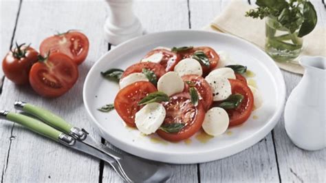 Bocconcini And Tomato Salad Recipe Maggi New Zealand