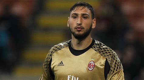 This man already shows leadership and passion on the field that stands out from the rest of #soccer #ac milan #milan #seriea #gianluigi donnarumma #montolivo #bacca #suso #kucka #kaka #maldini #romagnoli #rossoneri #rossonero. AC Milan deny offering Donnarumma captaincy in new contract | Goal.com