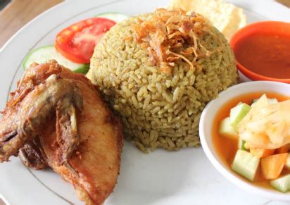 Resep nasi kebuli asli sangat terkenal dilingkungan keluarga keturunan arab yang menetap di betawi. Resep Cara Membuat Nasi Kebuli Ayam Asli Khas