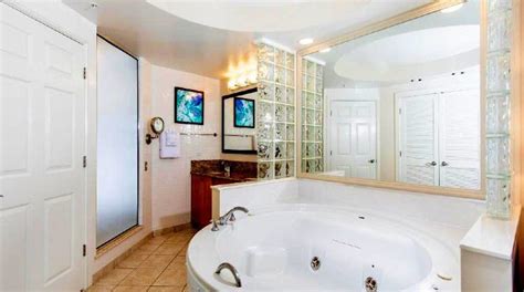 5 Romantic Hotels With Jacuzzi In Room In Orlando Fl Wtsi