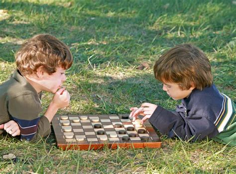 12 Appealing Reasons Why Your Kids Should Play Checkers Draughts