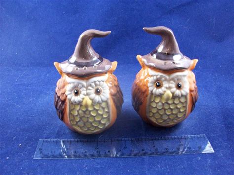 Salt and pepper shakers or salt and pepper pots, of which the first item is normally called a salt cellar in british english, are condiment dispensers used in western culture that are designed to allow diners to distribute grains of edible salt and ground peppercorns. Cracker Barrel NIB Owl Fall Witches 2016 Salt & Pepper ...