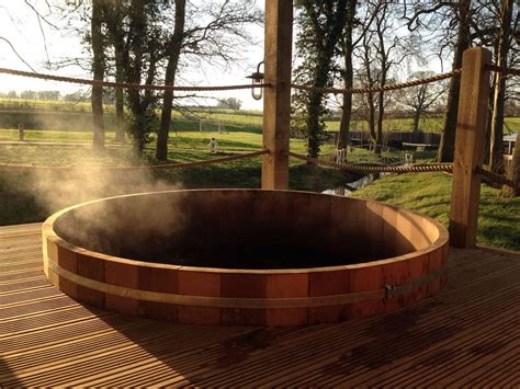 Rustic Tubs Craft Handmade Wooden Hot Tubs In The Uk From Beautiful Red
