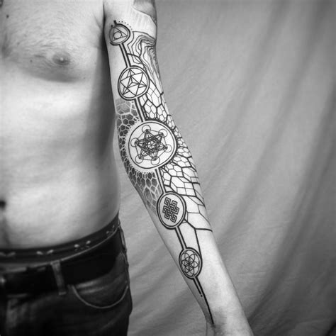 Limage Contient Peut être Une Personne Ou Plus Line Art Tattoos Arm