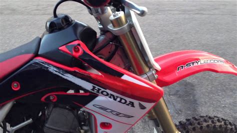 O motor a 4 tempos, 149 cc e refrigerado por líquido da crf150r, incorpora o exclusivo design da cabeça de árvore de cames individual unicam® da honda, para uma performance inigualável e. 2008 Honda crf150r Start up and rev - YouTube