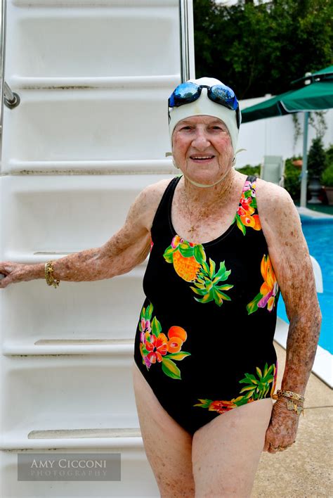 Бабушки в купальниках русское фото