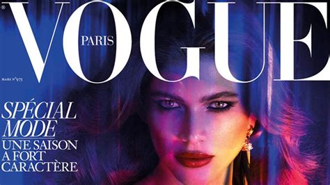 Un Mannequin Transgenre Pose Pour La Première Fois En Couverture De Vogue Paris Vanity Fair