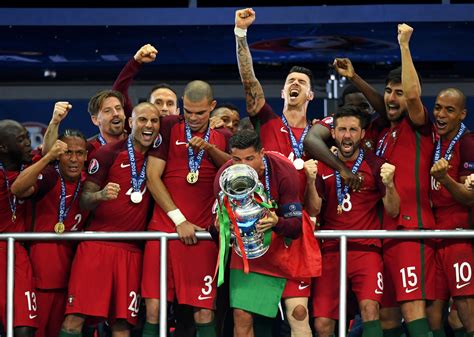 Portugal feiert den ersten großen titel. Cristiano Ronaldo - Cristiano Ronaldo Photos - Portugal v ...