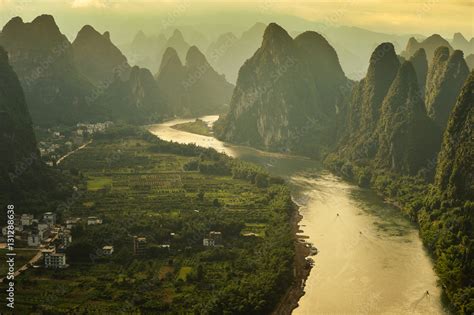 Foto Stock Xianggong Hill Landscape Of Guilin Li River And Karst
