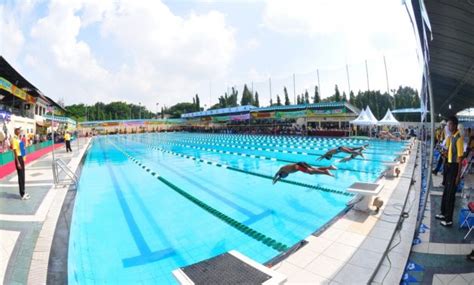 Saat ini sudah banyak tempat yang menyediakan fasilitas kolam renang yang sangat nyaman untuk bersantai. Kolam Renang Randuagung Gresik : Kolam Renang Bukit Awan ...