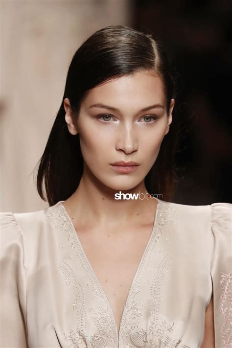 Fendi Fall 2018 Makeup A Touch Of White Showbit