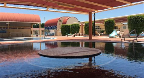 The original artesian hotel was an oasis of luxury, tucked away near the restorative springs of sulphur. Cabins | Gwydir Thermal Pools Motel & Caravan Park