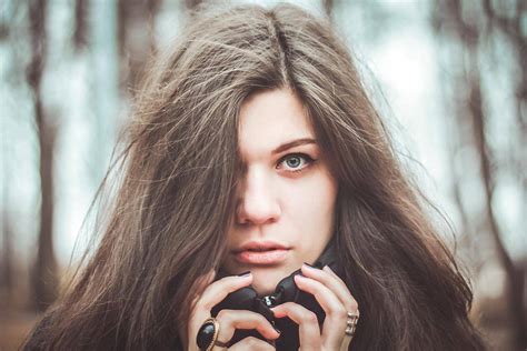 布鲁内特 Russianwomen 模特 女人 俄罗斯人 黑发 脸 长毛 绘画 女人户外 拉脱维亚 摄影 戒指 肖像 千叶网