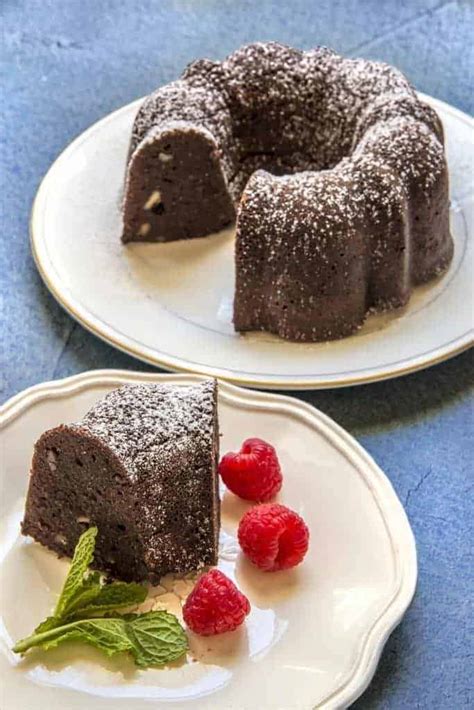 Suitable for gluten free, vegan, low carb and keto diets. Keto Chocolate Cake - Two Sleevers