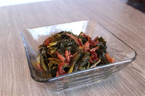 Turkey giblets are the edible inside parts of the bird, including the heart, gizzard, and liver. Collard Greens with Smoked Turkey Neck - The Daily Speshyl ...