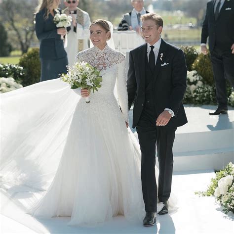 Naomi Bidens Wedding Dress Marks A Return To Timeless Style Wsj