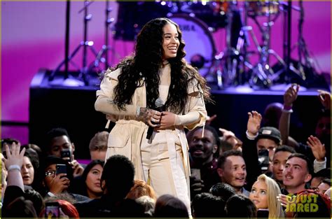 Ella Mai Performs Bood Up Live At American Music Awards 2018 Video