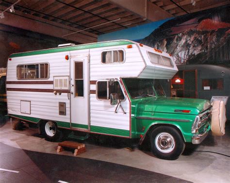 Vintage Rv Motorhome Trailer Restoration In 2020 Volk - vrogue.co