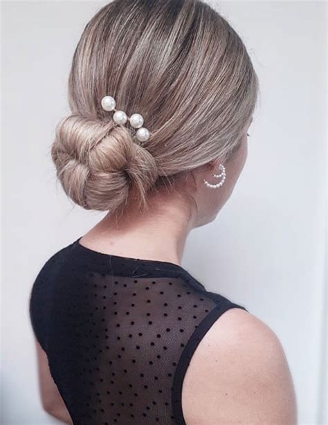 54 Cute Updo Hairstyles That Are Trendy For 2021 Knotted Bun And Pearls