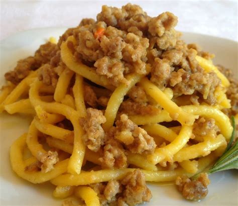 I bigoli vengono realizzati sia con farina di grano tenero, raffinata o integrale, impastata frittelle alla veneziana. Storia dei bigoli