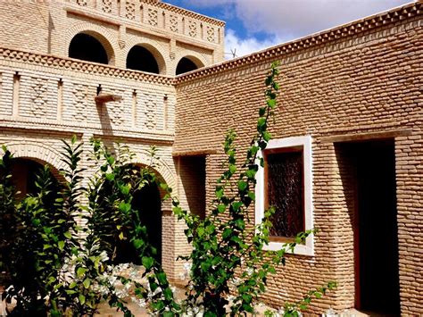 Ville cruelle, fiche de lecture, résumé. Nefta une ville oasis (avec images) | Villa, Tunisie, Oasis