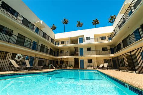 Others movers out there may charge you cheap rates, but they can also cause you headaches, like damaged or lost belongings. 123 California Apartments - Santa Monica, CA | Apartment ...