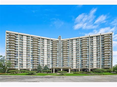 Oak Brook Towers Oak Brook Il Condos And Townhomes For Sale And For Rent