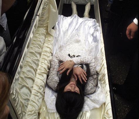 Author Anne Rice Gets Loaded Into A Coffin At Lafayette Cemetery No 1 July 12 1995 For Her